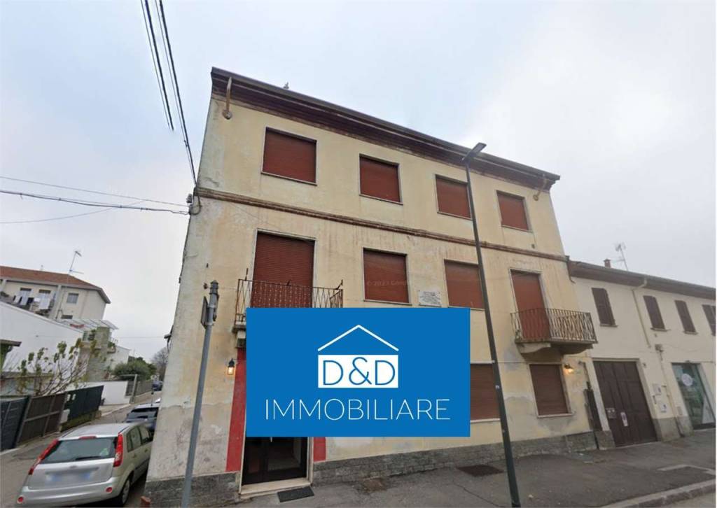 negozio in vendita a Novara in zona Veveri