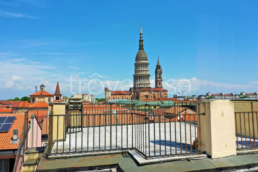 appartamento in vendita a Novara in zona Centro Città