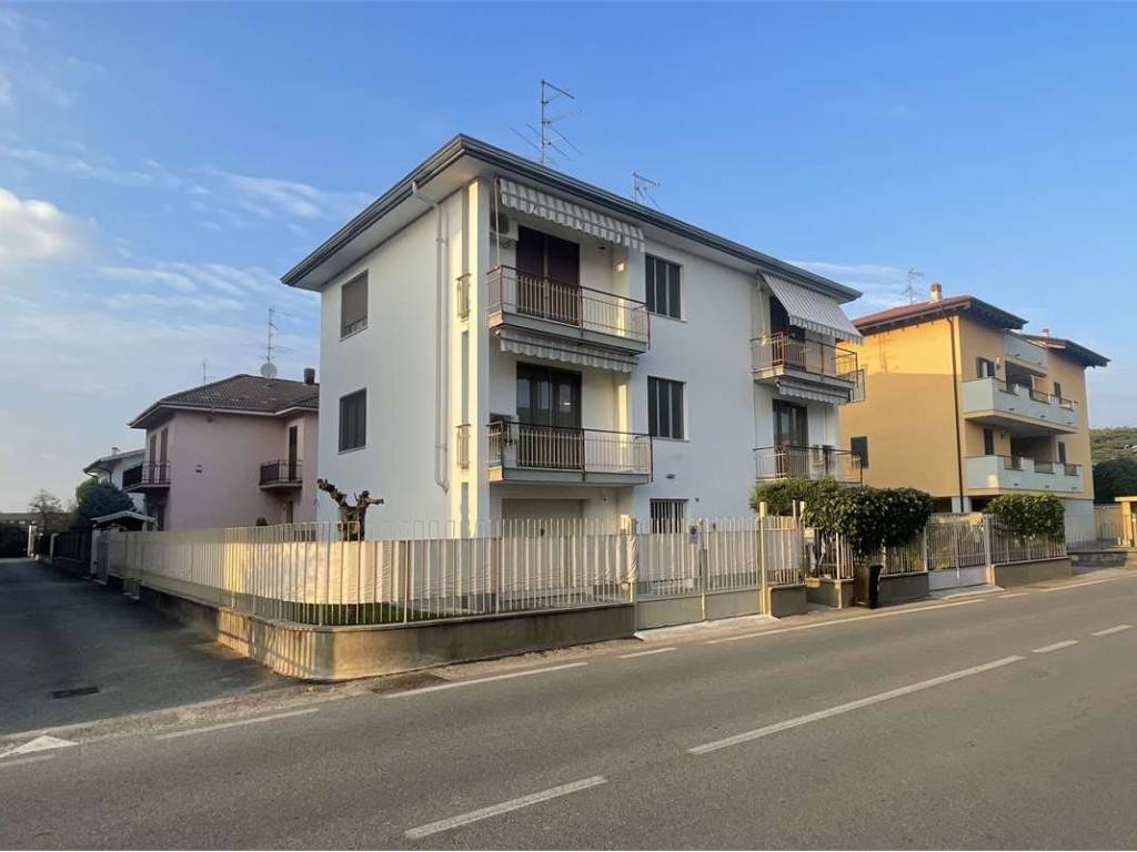 appartamento in vendita a Novara in zona Pernate