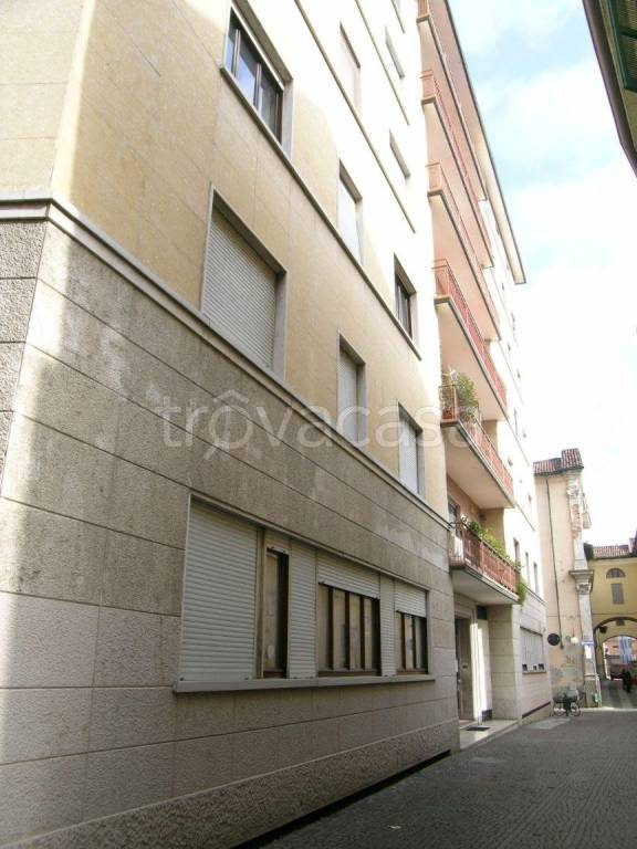 appartamento in vendita a Novara in zona Centro Città