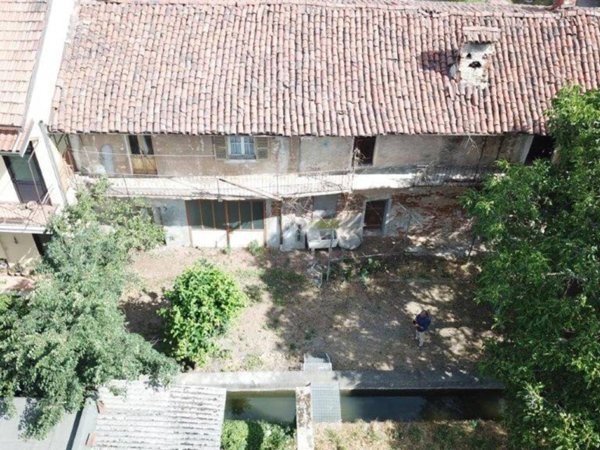 casa indipendente in vendita a Novara in zona Vignale