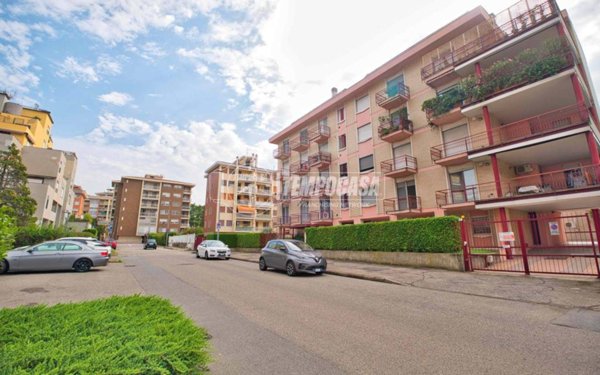 appartamento in vendita a Novara in zona zona Cittadella - Villaggio Dalmazia