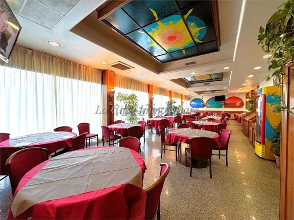 negozio in vendita a Novara in zona zona Agogna - San Paolo