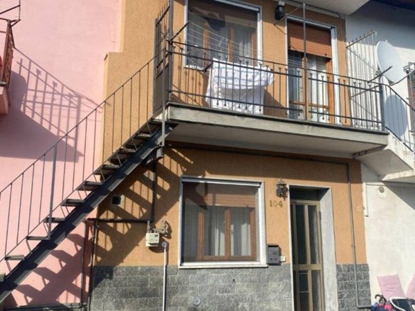 casa indipendente in vendita a Novara in zona Lumellogno