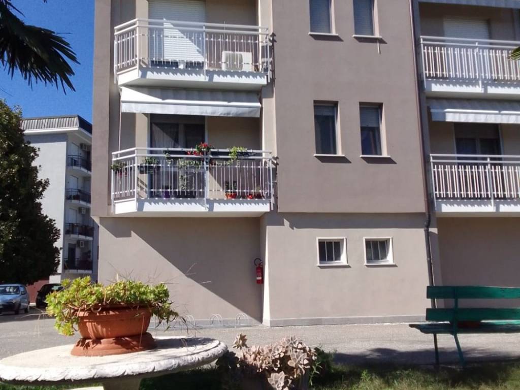appartamento in vendita a Novara in zona Pernate