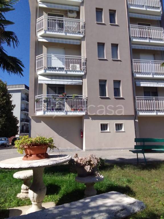 appartamento in vendita a Novara in zona Pernate