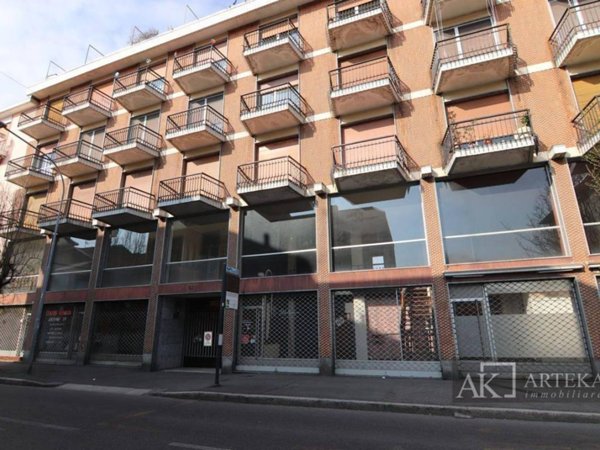 negozio in vendita a Novara in zona zona Agogna - San Paolo