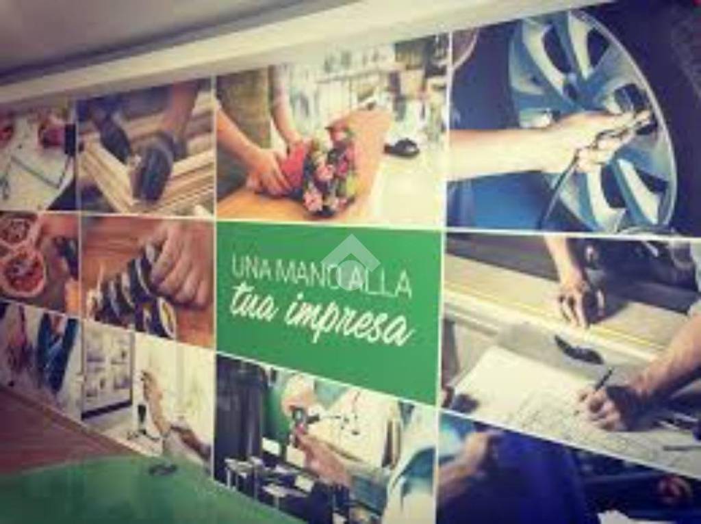 locale commerciale in vendita a Novara in zona zona Sant'Agabio