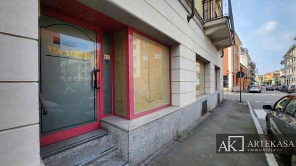 negozio in vendita a Novara in zona zona San Martino