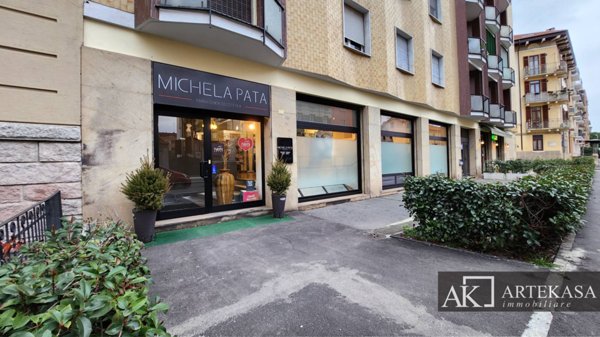 negozio in vendita a Novara in zona zona Porta Mortara