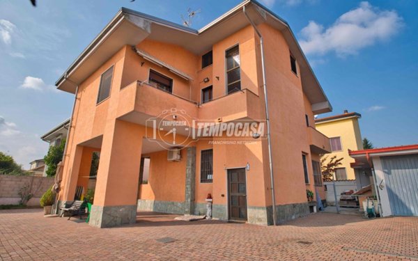 casa indipendente in vendita a Novara in zona Vignale