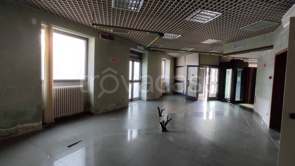 ufficio in vendita a Novara in zona Pernate