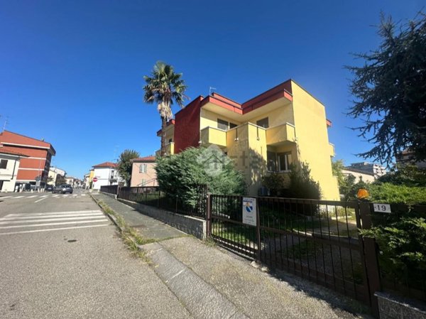 casa indipendente in vendita a Novara in zona Zona Santa Rita