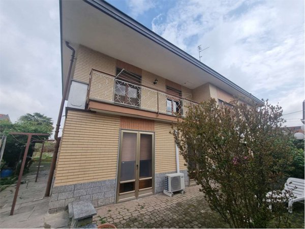 casa indipendente in vendita a Novara in zona Torrion Quartara