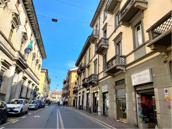 negozio in vendita a Novara in zona Centro Città