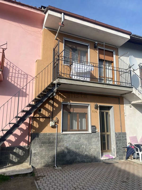 casa indipendente in vendita a Novara in zona Lumellogno