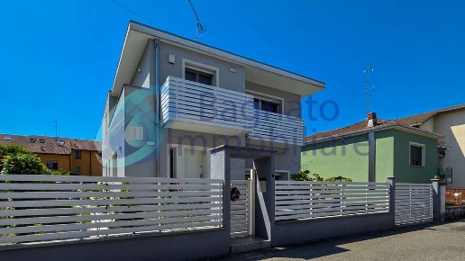 casa indipendente in vendita a Novara in zona Torrion Quartara