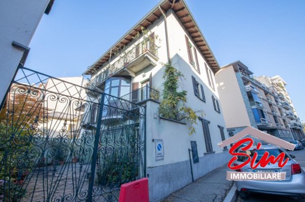 casa indipendente in vendita a Novara in zona Centro Città