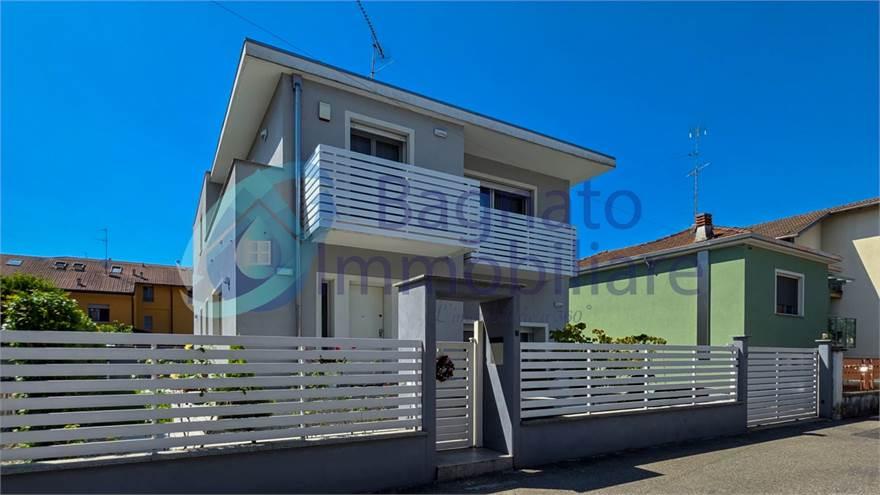 casa indipendente in vendita a Novara in zona Torrion Quartara