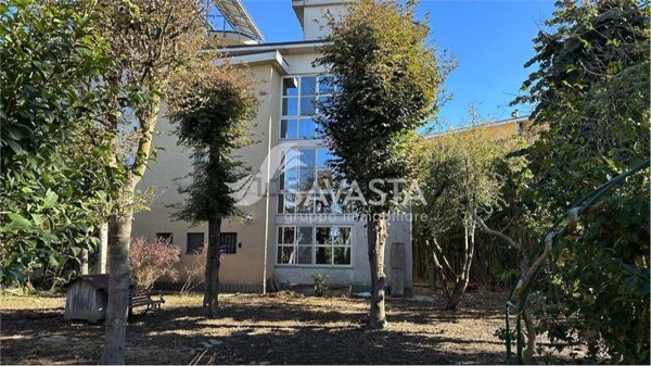 casa indipendente in vendita a Novara in zona Lumellogno