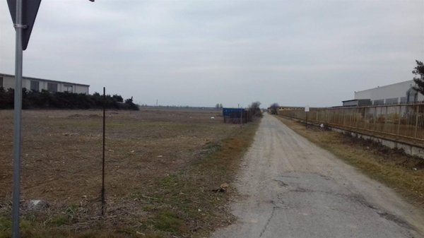 negozio in vendita a Novara in zona Agognate