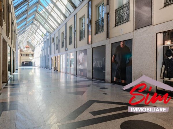 negozio in vendita a Novara