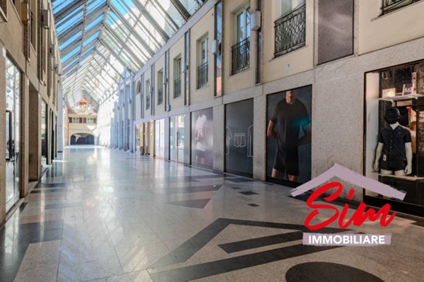 negozio in vendita a Novara in zona Centro Città