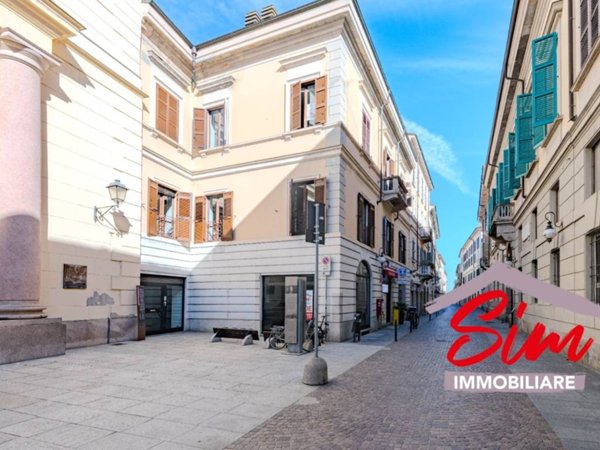 negozio in vendita a Novara in zona Centro Città