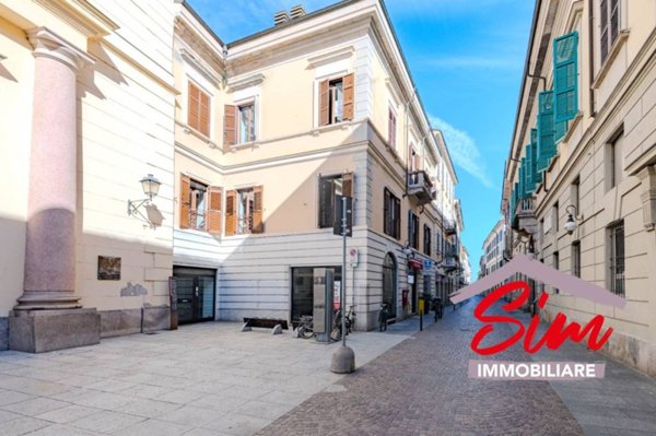 negozio in vendita a Novara in zona Centro Città