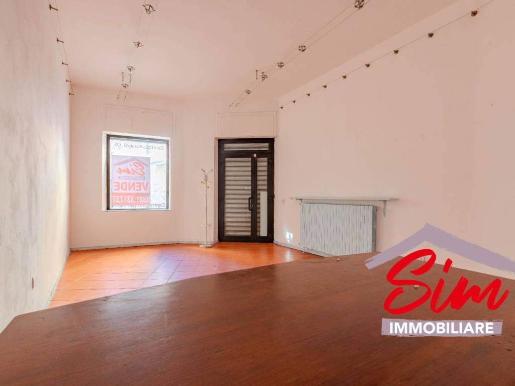 negozio in vendita a Novara in zona Centro Città