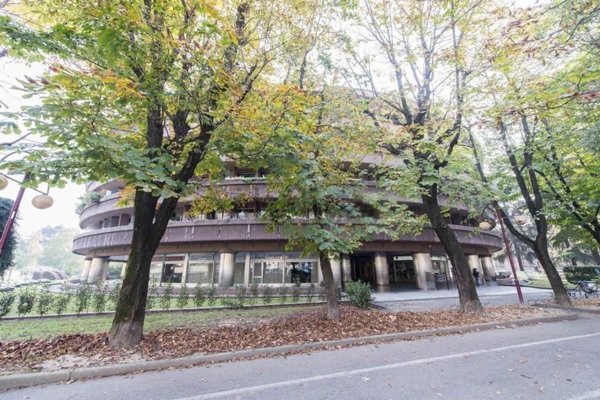 locale commerciale in vendita a Novara in zona Centro Città