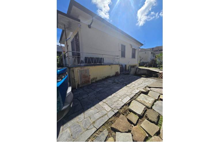 casa indipendente in vendita a Novara in zona Vignale