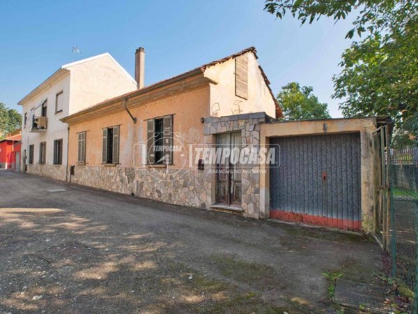 casa indipendente in vendita a Novara in zona Agognate