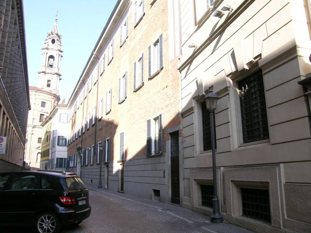 ufficio in vendita a Novara in zona Centro Città