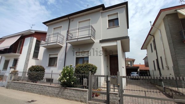 casa indipendente in vendita a Novara in zona zona Sant'Andrea - San Rocco