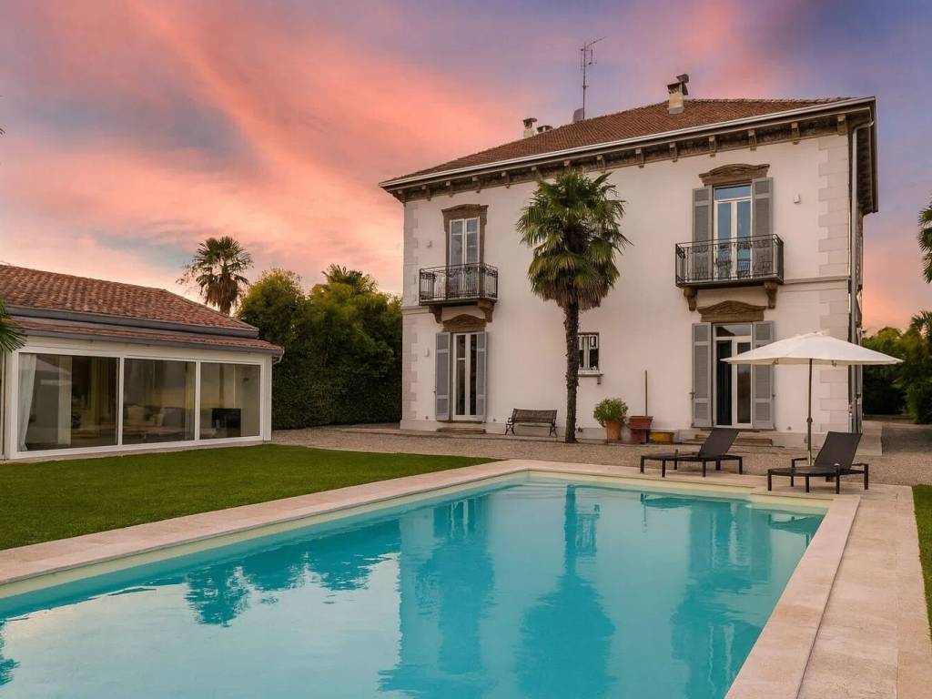 casa indipendente in vendita a Novara