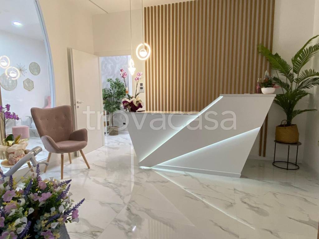 negozio in vendita a Novara in zona zona Porta Mortara