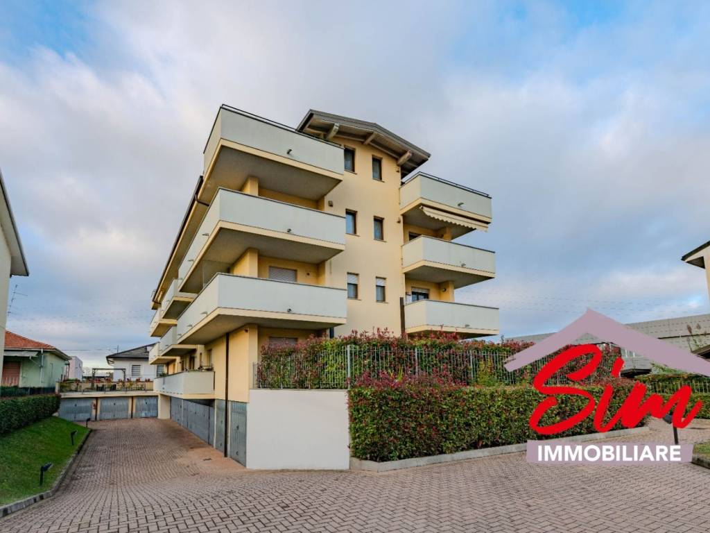 appartamento in vendita a Novara in zona Pernate