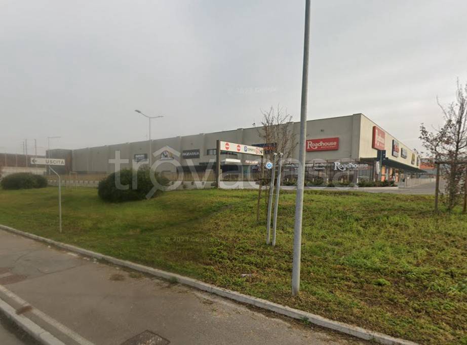 negozio in vendita a Novara in zona zona Sant'Andrea - San Rocco