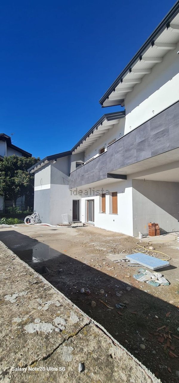 casa indipendente in vendita a Novara in zona Pernate