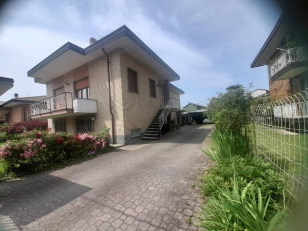 casa indipendente in vendita a Novara in zona Torrion Quartara