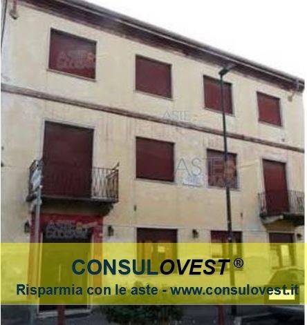negozio in vendita a Novara in zona Veveri