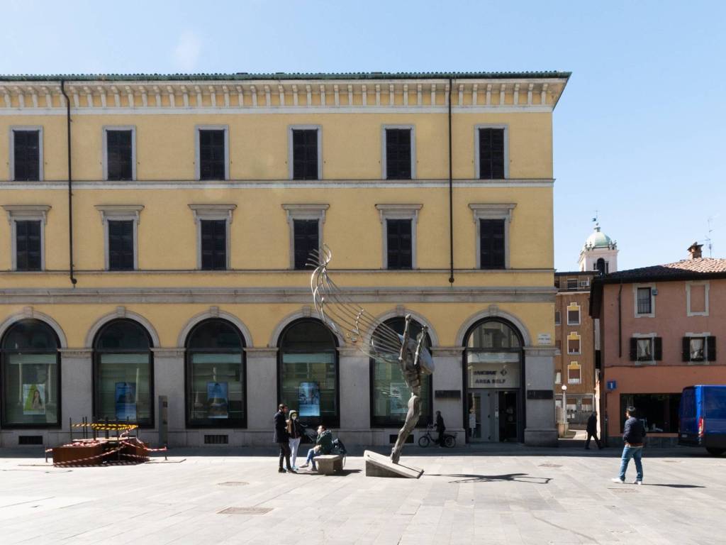 negozio in vendita a Novara in zona Centro Città