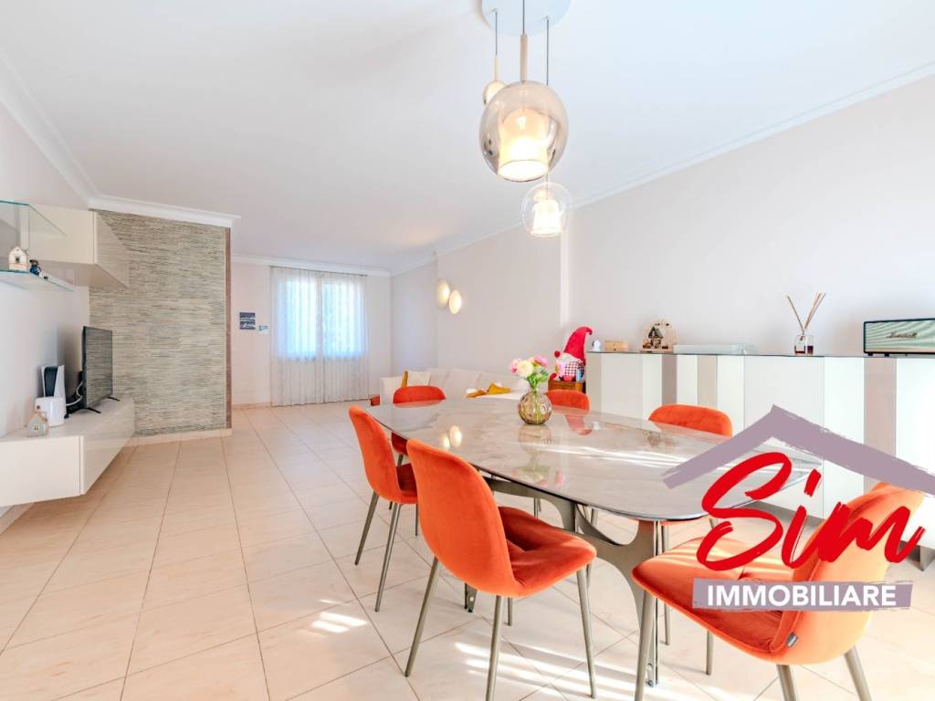 casa indipendente in vendita a Novara in zona Veveri