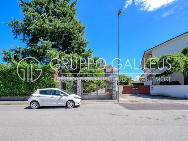 casa indipendente in vendita a Novara in zona zona Sant'Andrea - San Rocco