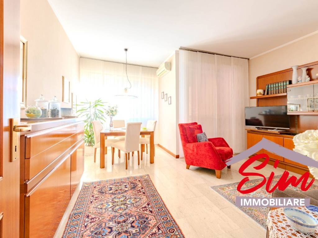 casa indipendente in vendita a Novara in zona Pernate