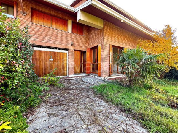 casa indipendente a Novara in zona zona Cittadella - Villaggio Dalmazia