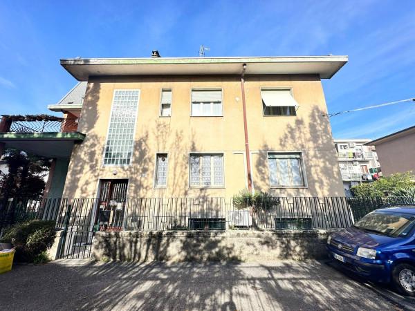 casa indipendente in vendita a Novara in zona Veveri