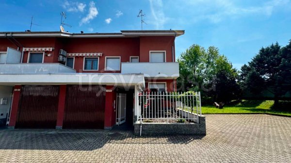 casa indipendente a Novara in zona zona Cittadella - Villaggio Dalmazia