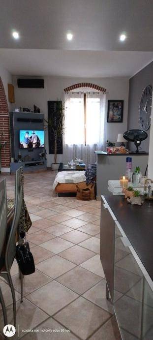 casa indipendente in vendita a Novara in zona Veveri